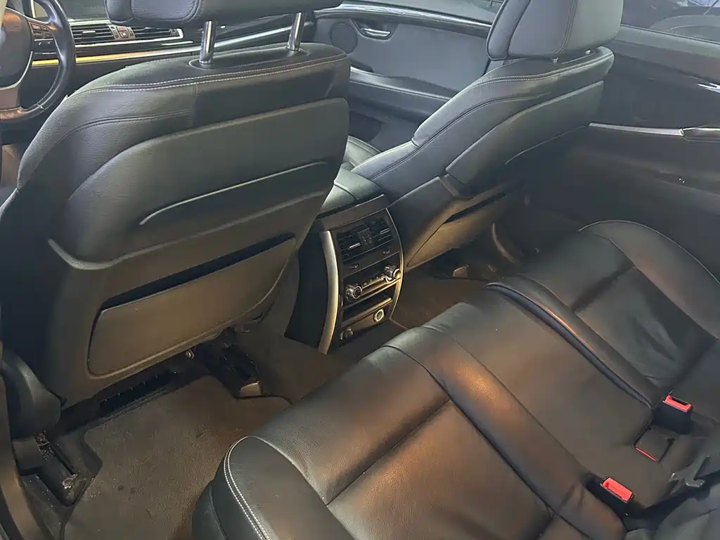 BMW 5 Series GT — миниатюра 6