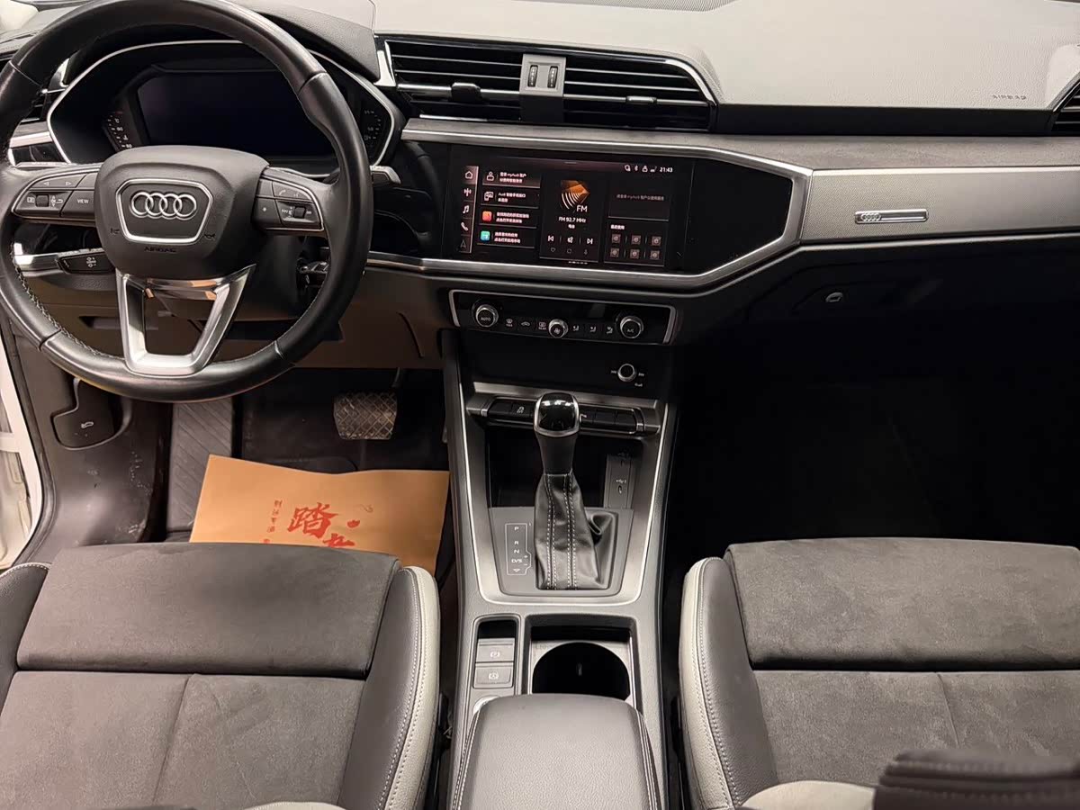 Audi Q3 1.4 л 2022 г. Белый, пробег 36900 км