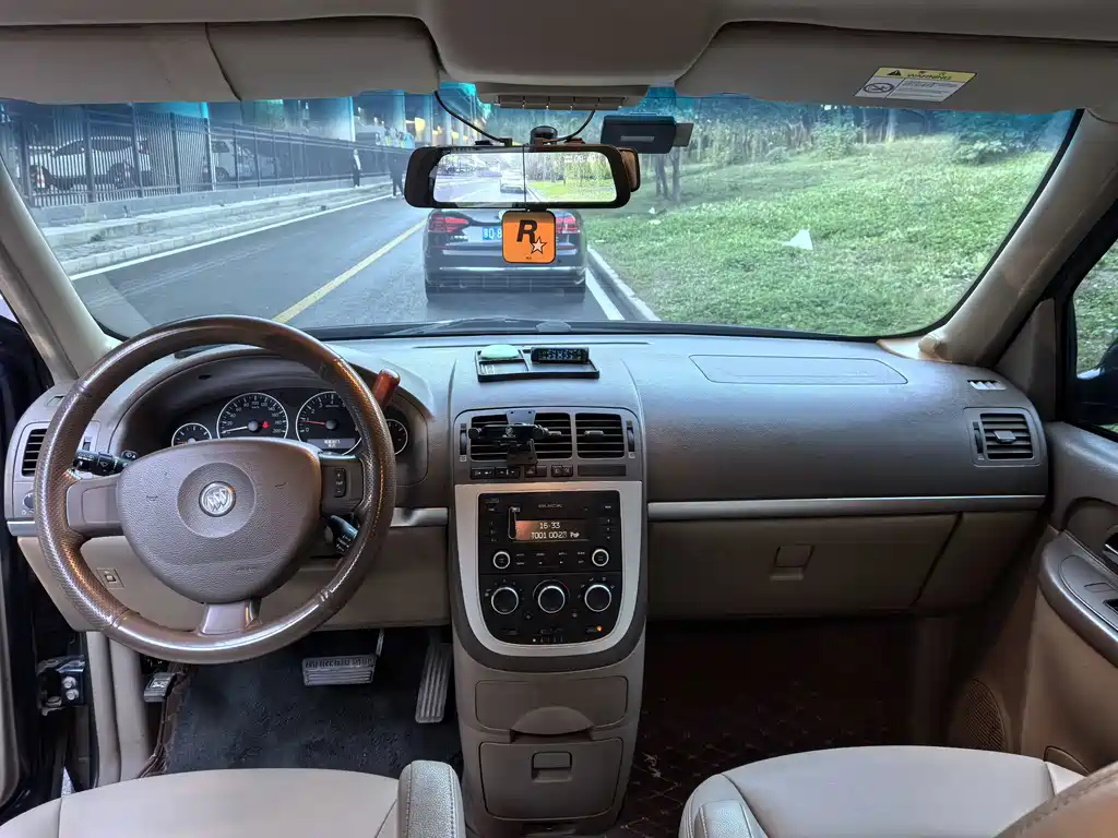 Buick GL8 — миниатюра 6