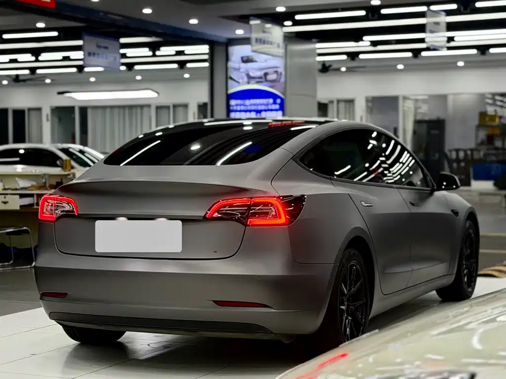 Tesla Model 3 — миниатюра 6