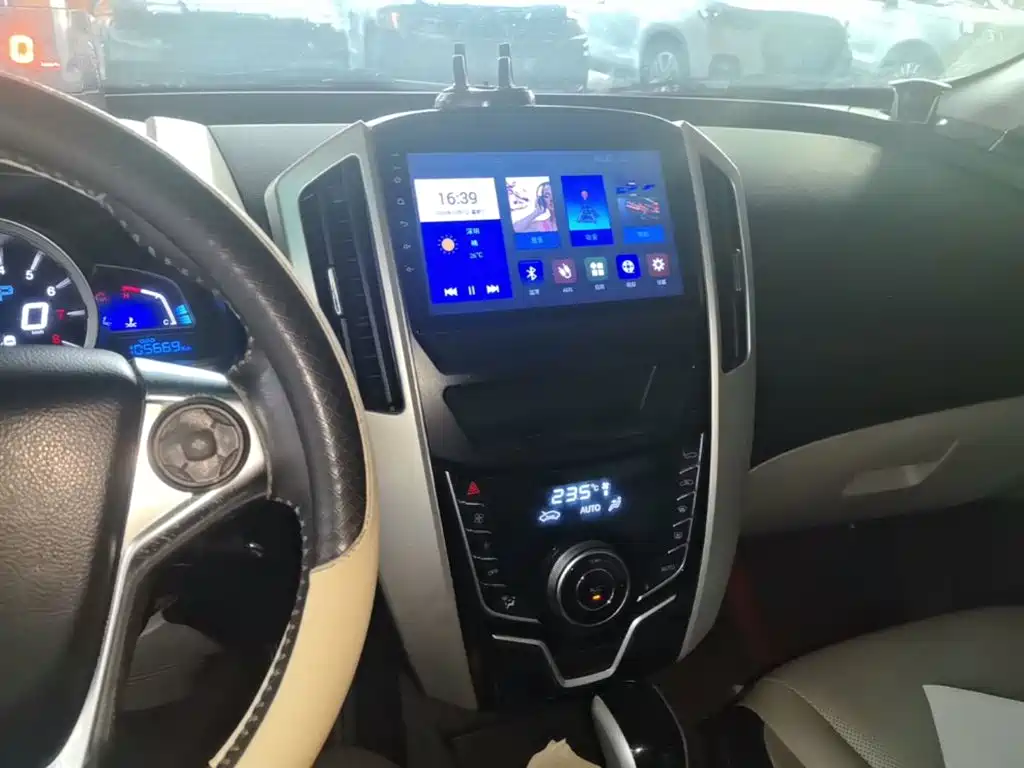 Luxgen U6 — миниатюра 18