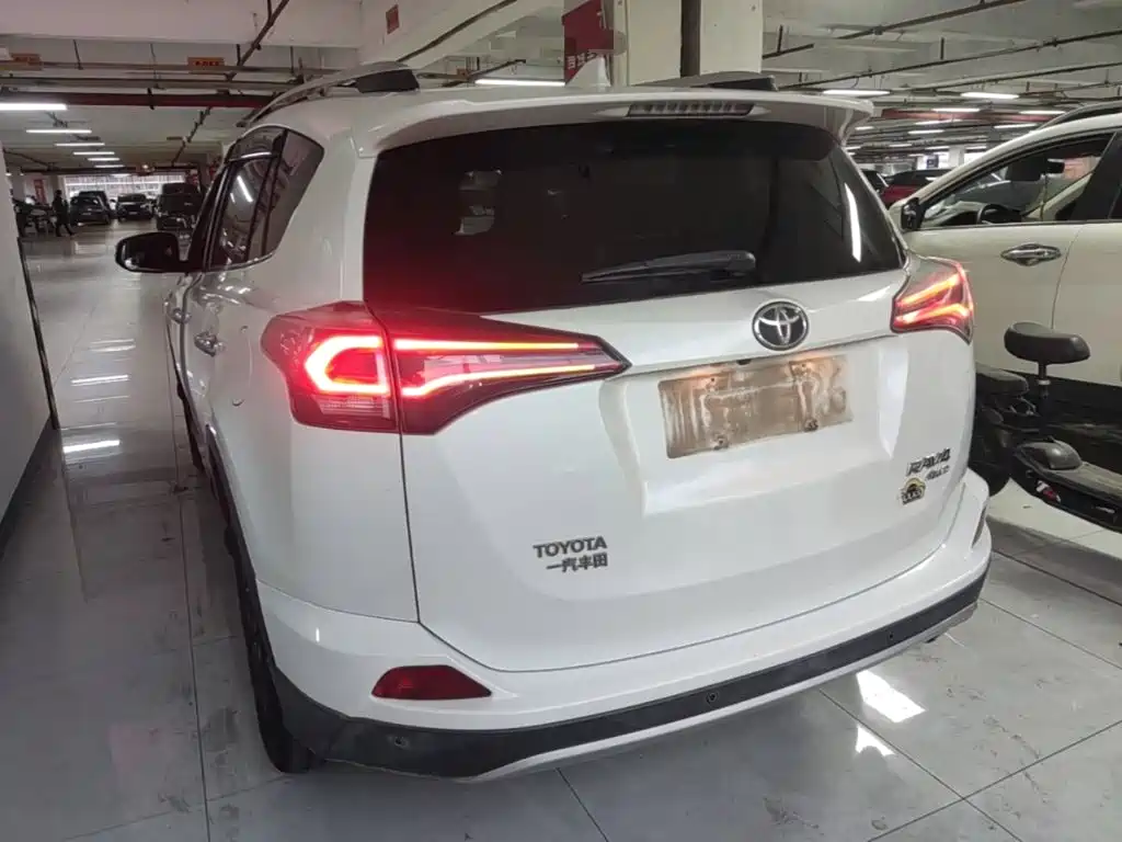 Toyota RAV4 — миниатюра 6