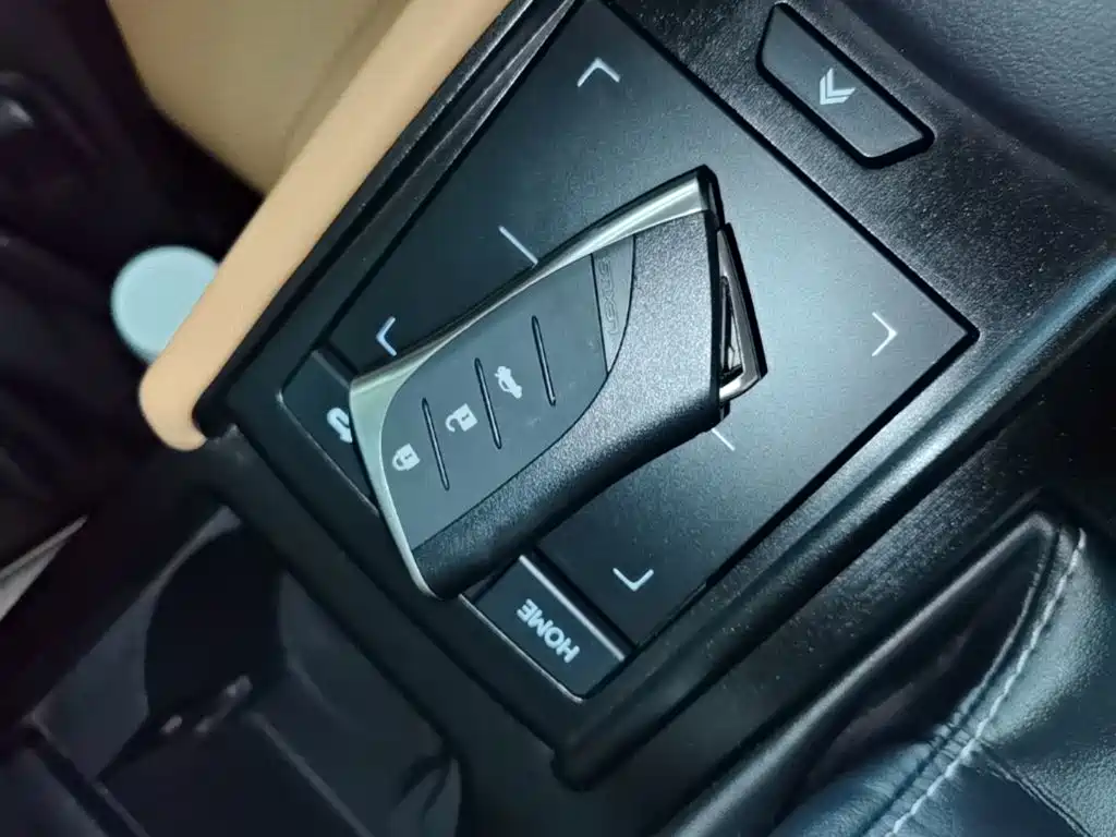Lexus ES — миниатюра 9