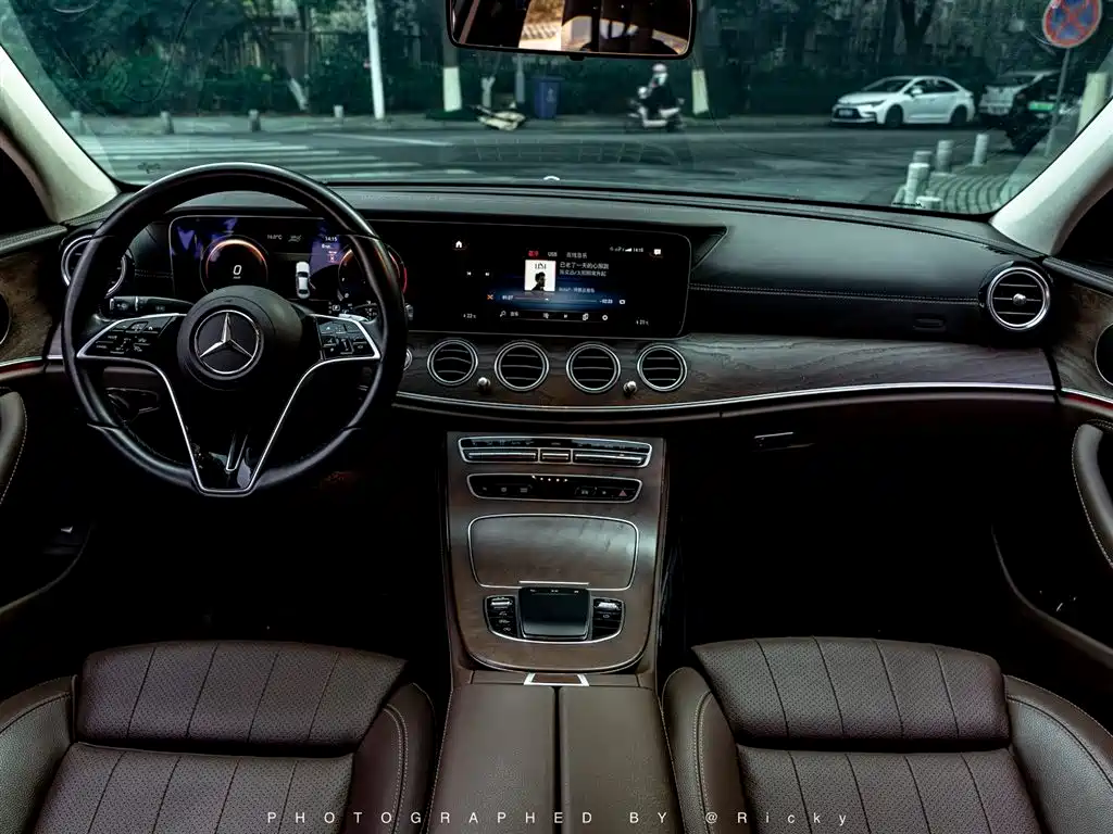 MERCEDES-BENZ E CLASS