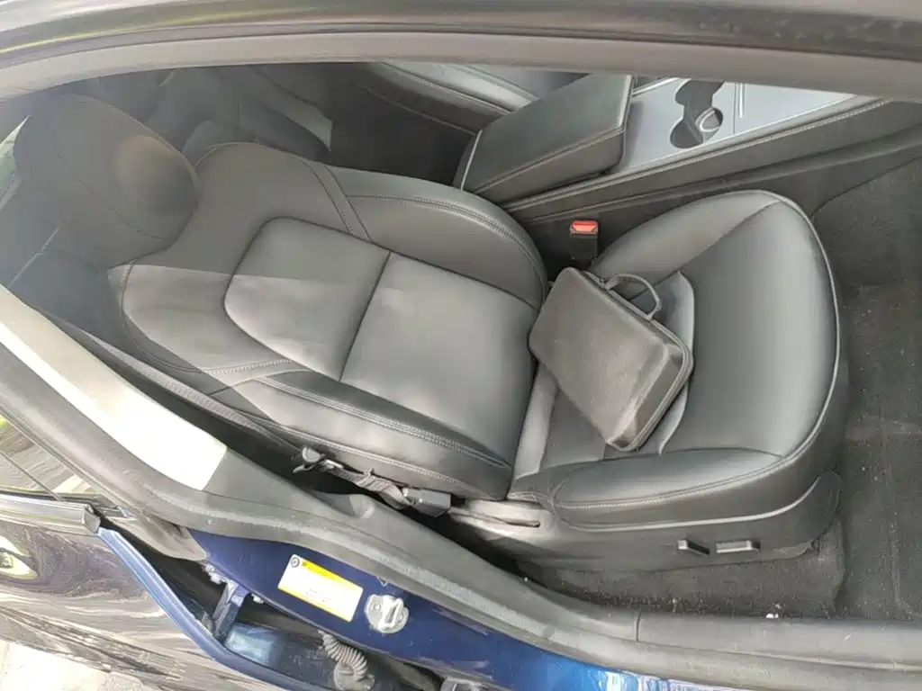 Tesla Model Y — миниатюра 25