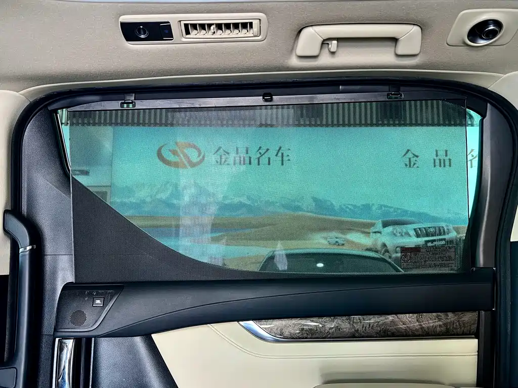 Toyota Alphard — миниатюра 21