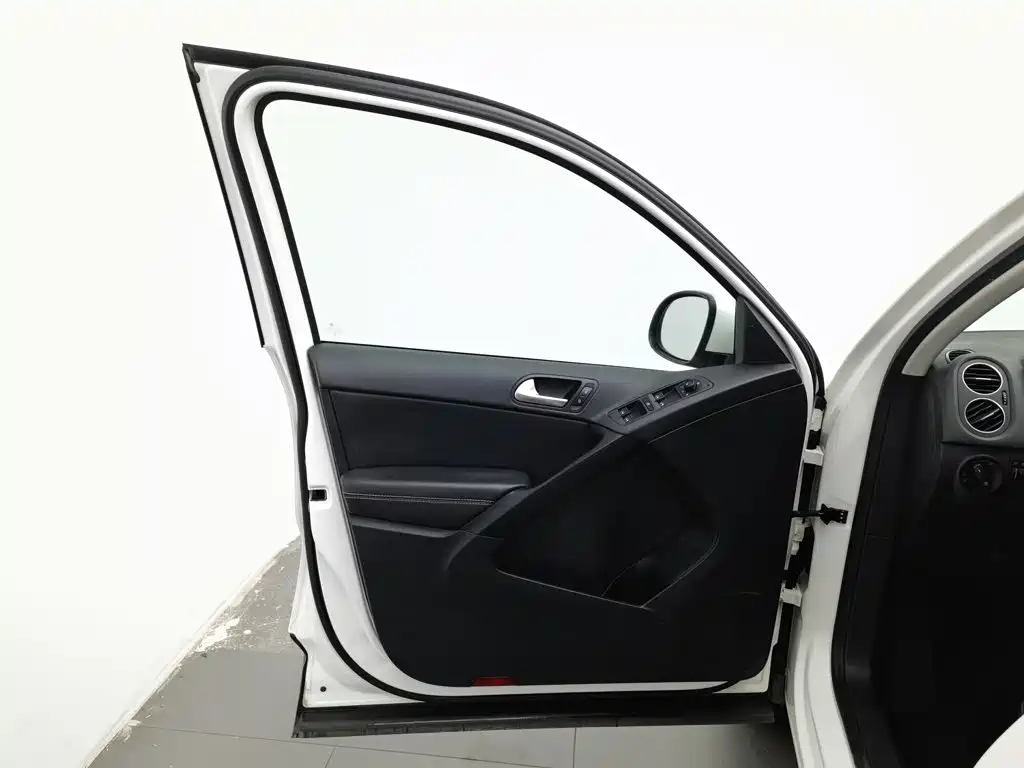 Volkswagen Tiguan — миниатюра 8