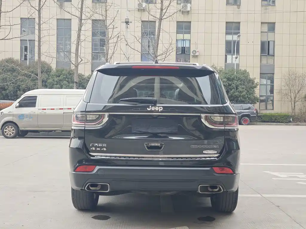 Jeep Commander — миниатюра 5