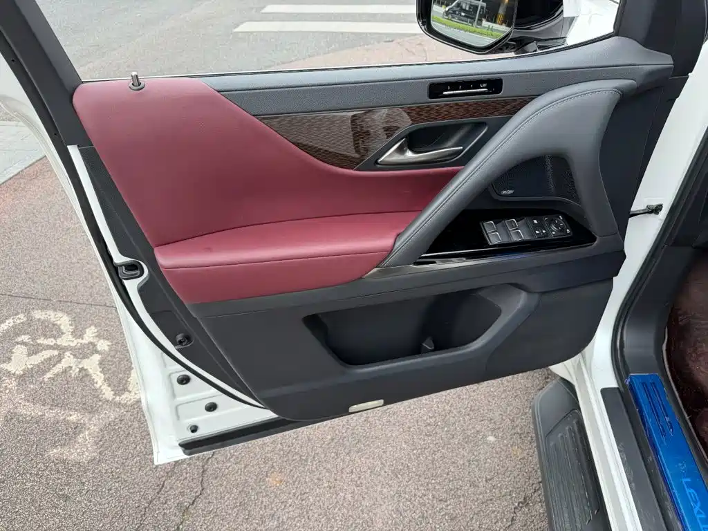 Lexus LX — миниатюра 6
