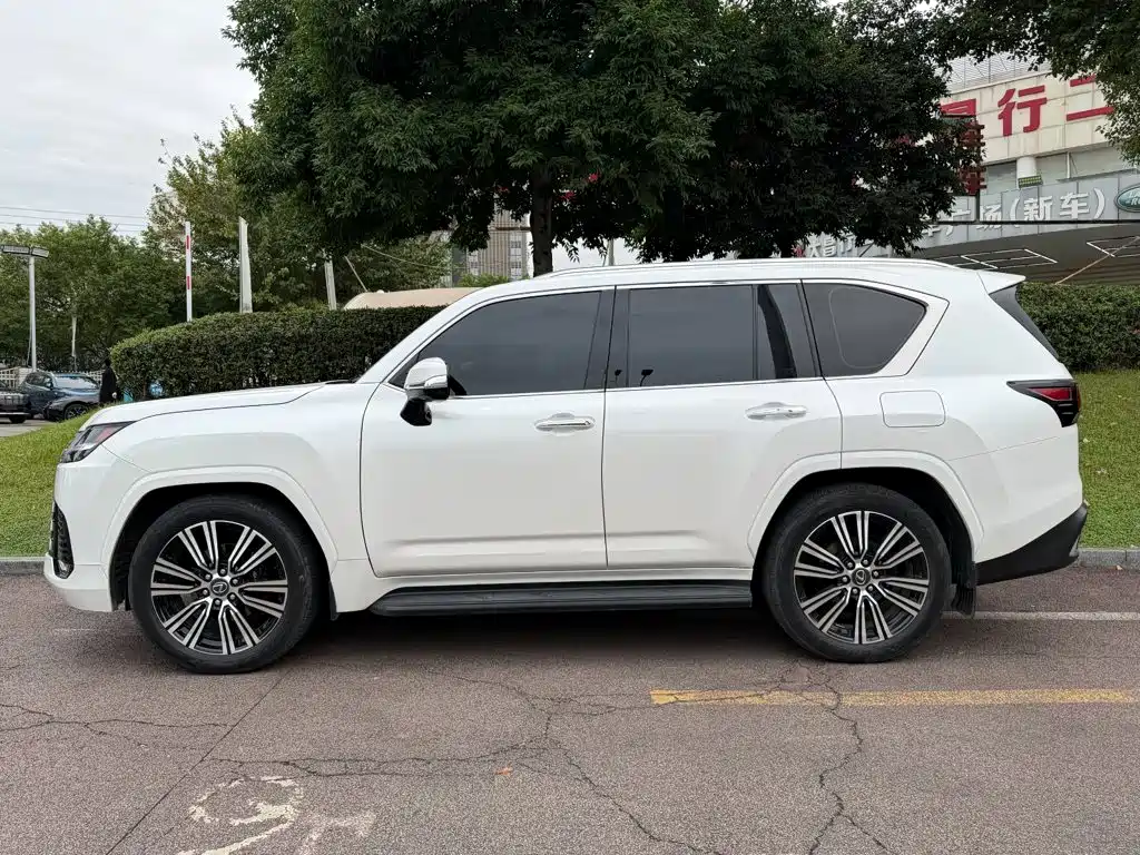 Lexus LX — миниатюра 3