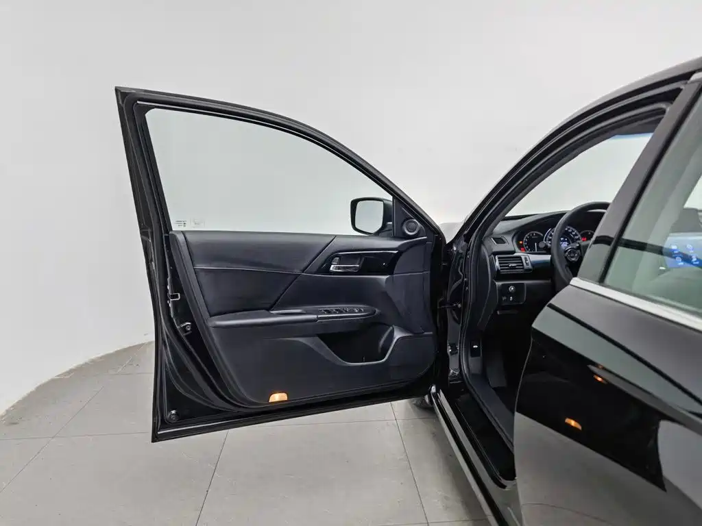 Honda Accord — миниатюра 8