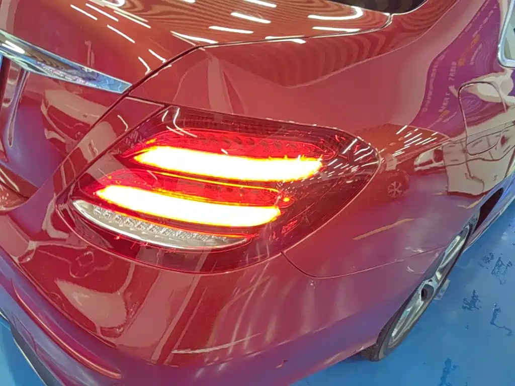 Mercedes-Benz E-Class — миниатюра 8