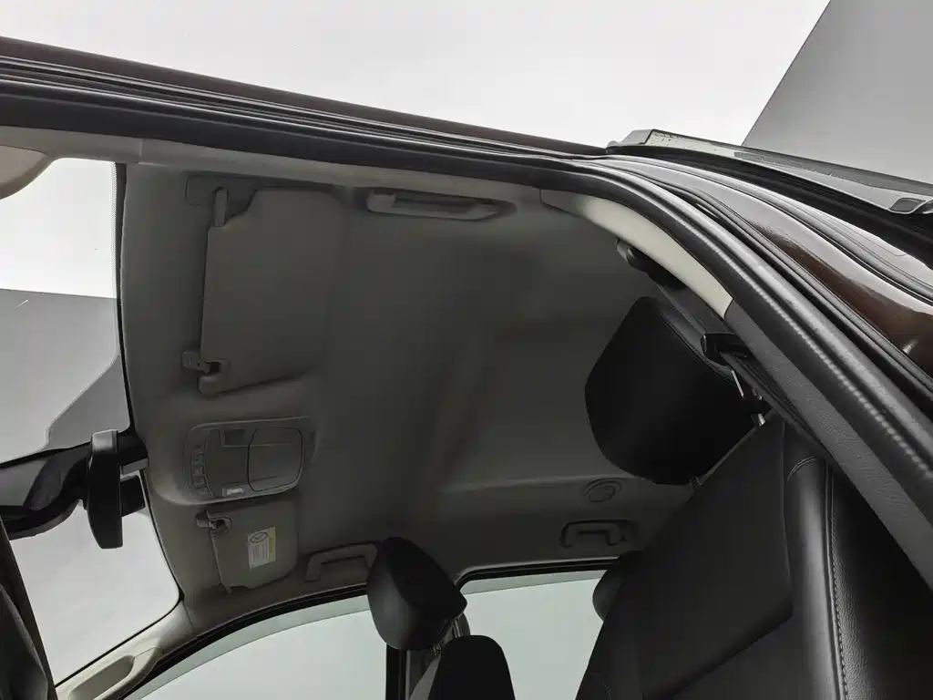 Ford Everest — миниатюра 14