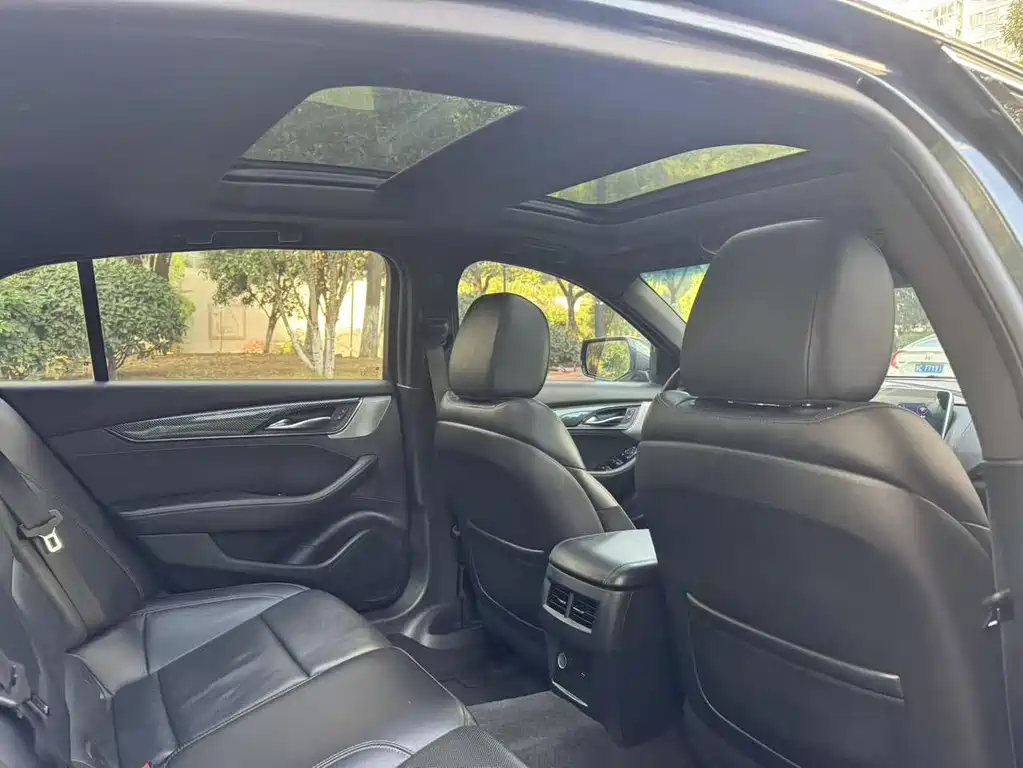 Cadillac CT5 — миниатюра 6