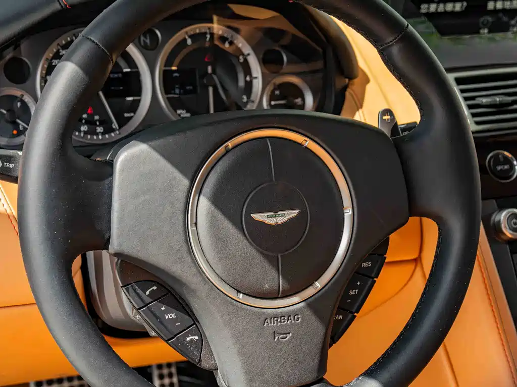 Aston Martin V8 Vantage — миниатюра 13