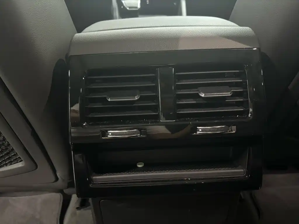 Volkswagen Touareg — миниатюра 18