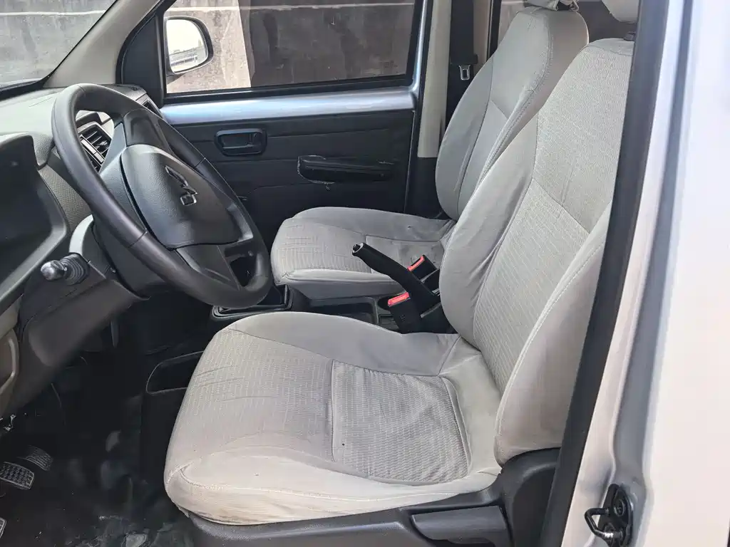 Wuling Rongguang S — миниатюра 7