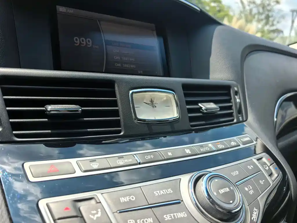 Infiniti Q70 — миниатюра 7