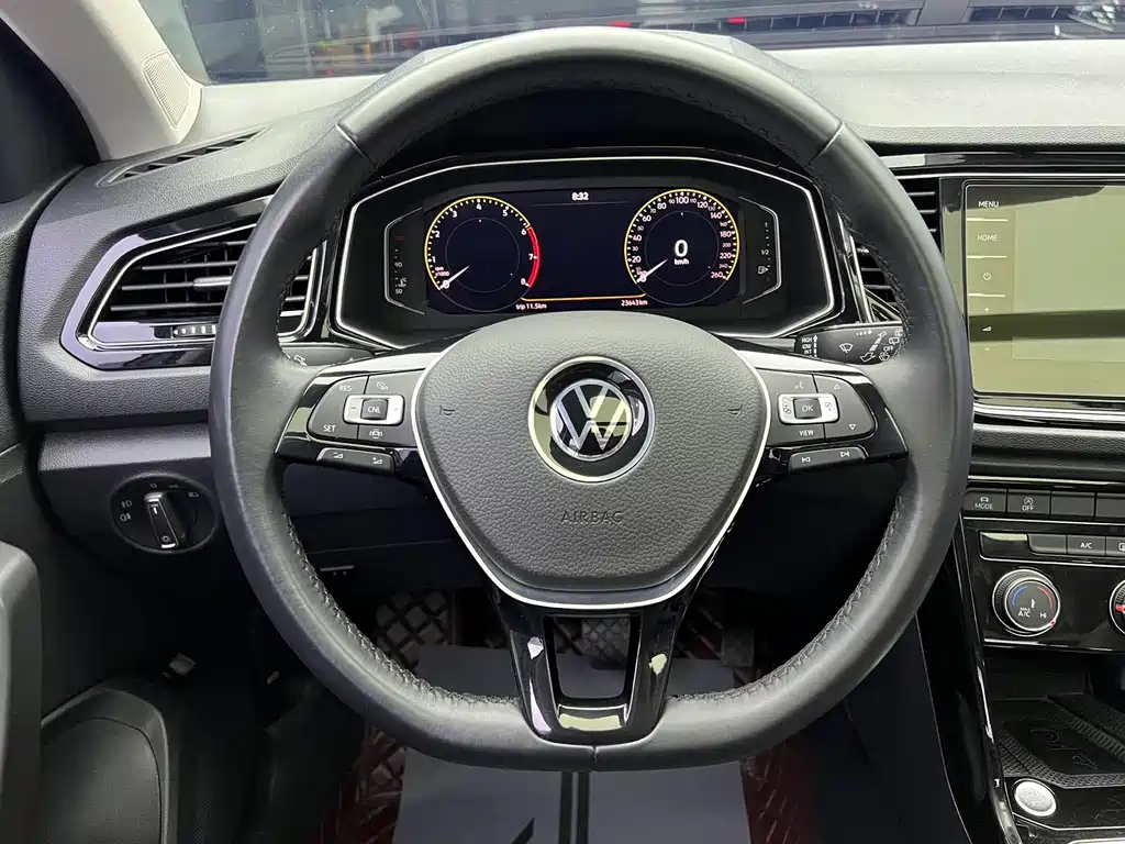 Volkswagen T-Roc — миниатюра 10