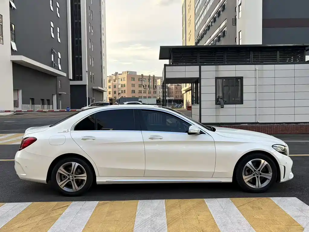 Mercedes-Benz C-Class — миниатюра 11