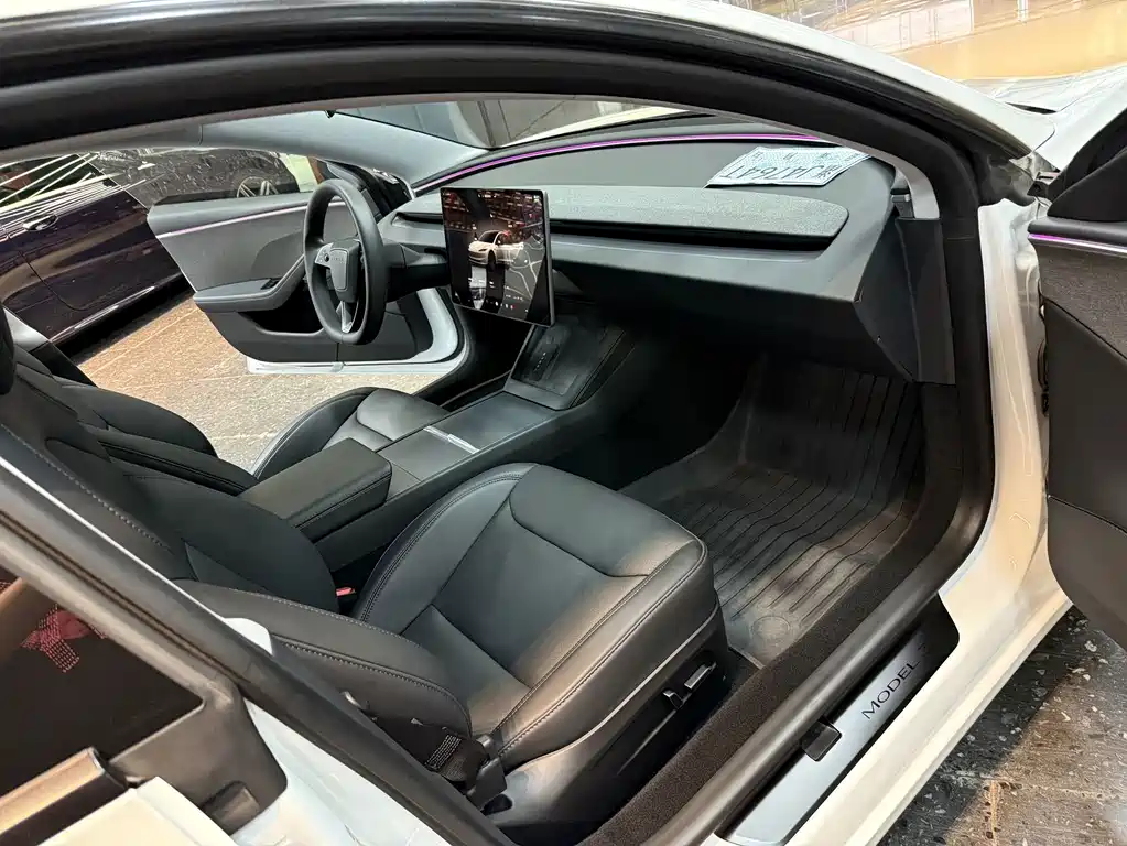 Tesla Model 3 — миниатюра 7