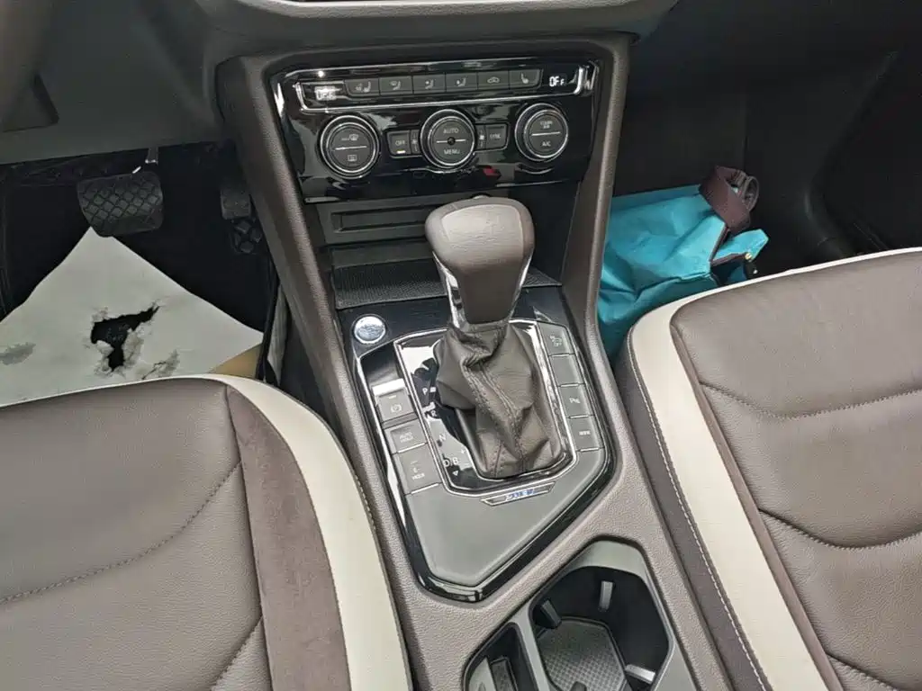 Volkswagen Tiguan L PHEV — миниатюра 14