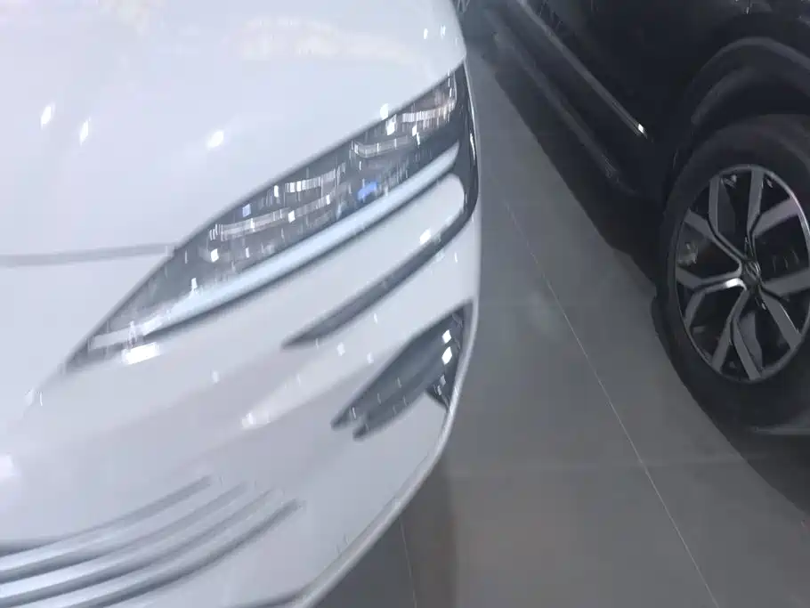 BYD PLUS New Energy — миниатюра 5