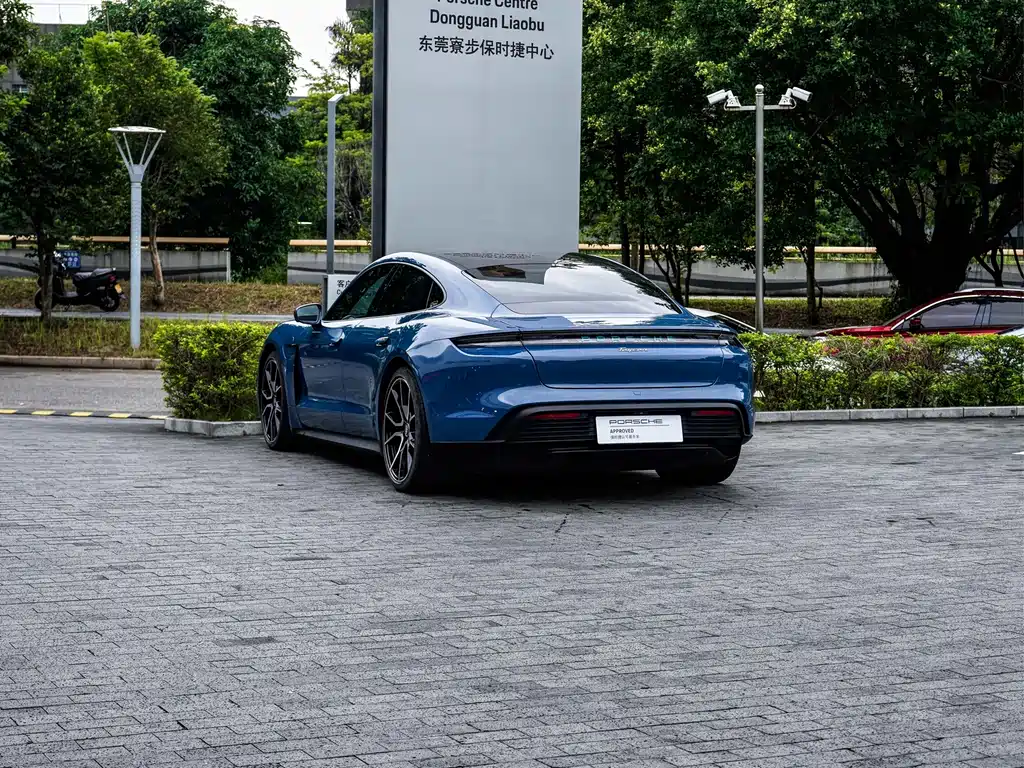 Porsche Taycan — миниатюра 5