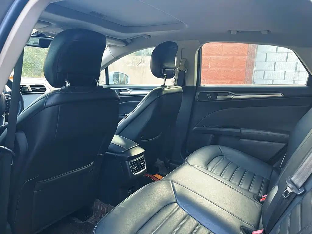Ford Mondeo — миниатюра 9