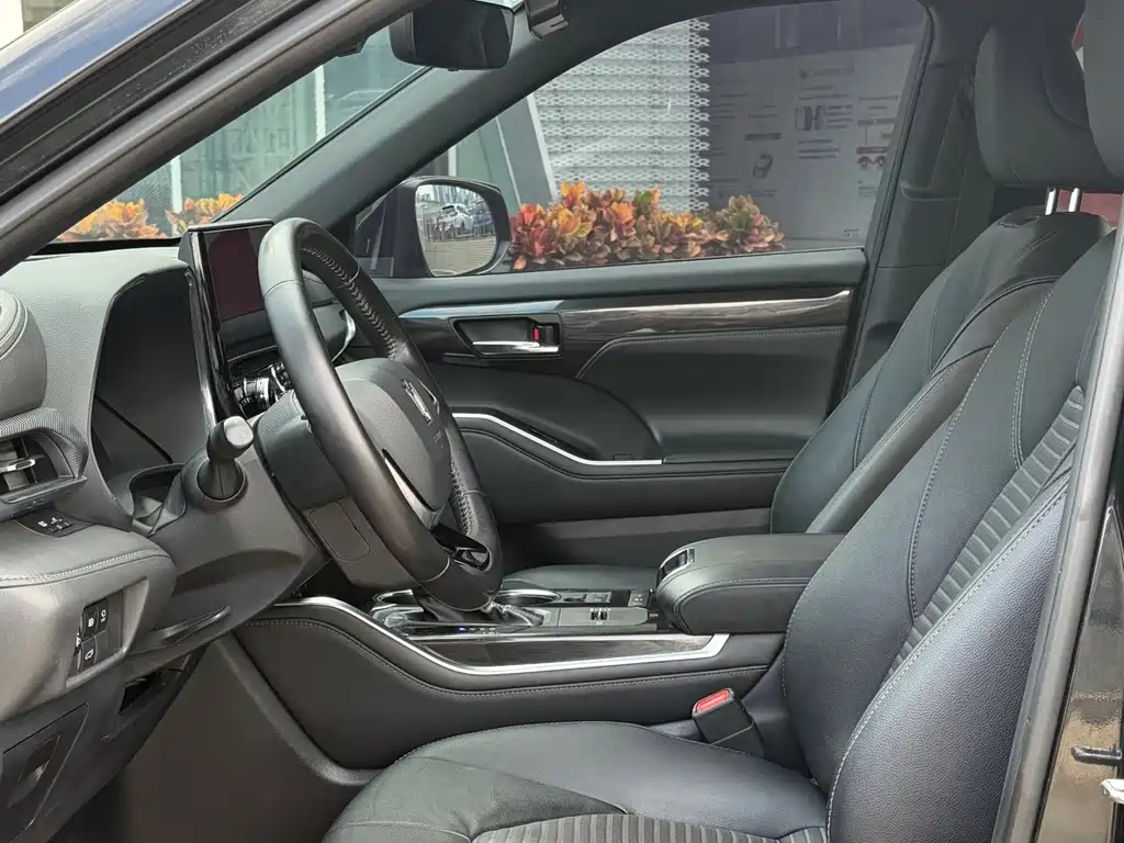 Toyota Crown Kluger — миниатюра 8