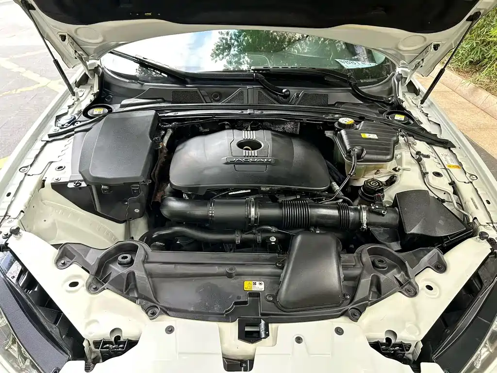 Jaguar XF — миниатюра 7