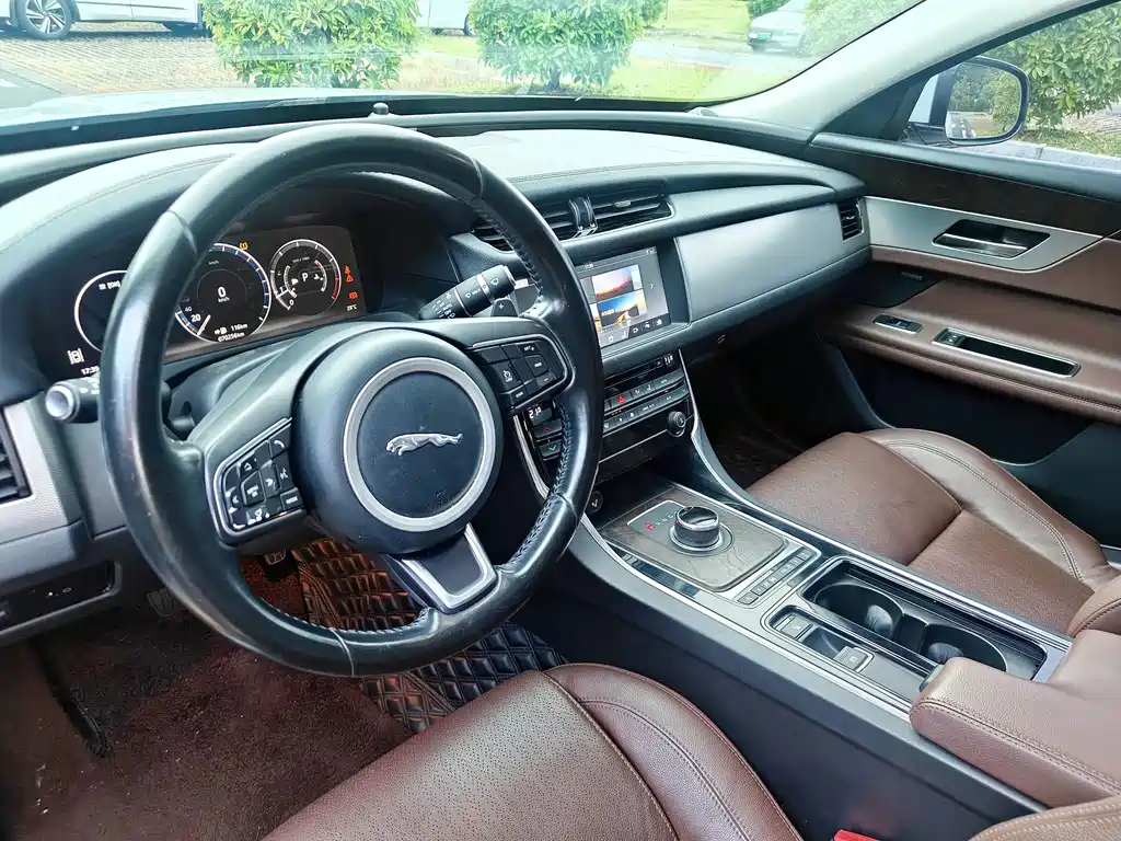 Jaguar XFL — миниатюра 13