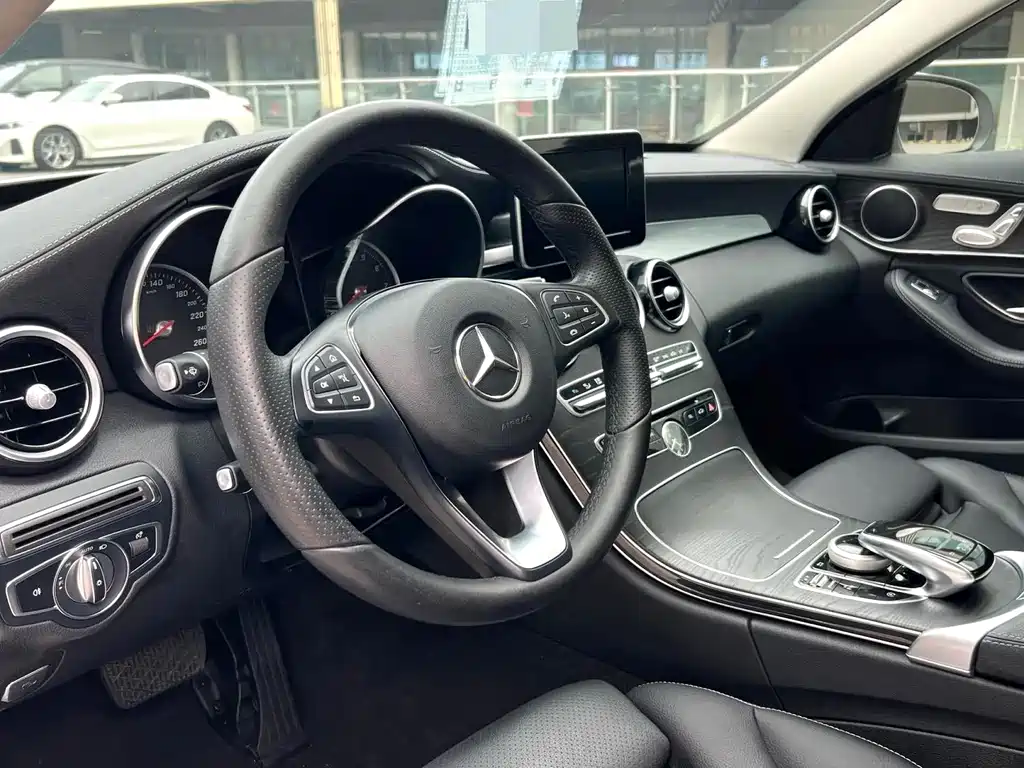 Mercedes-Benz C-Class — миниатюра 7