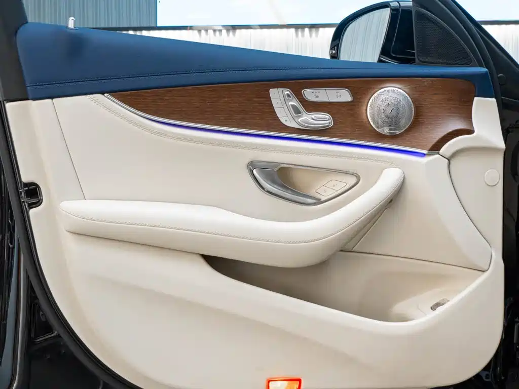 Mercedes-Benz E-Class — миниатюра 23