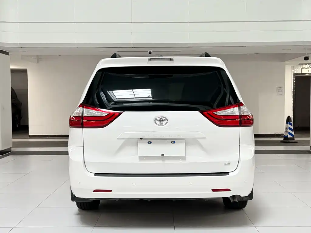 TOYOTA SIENNA