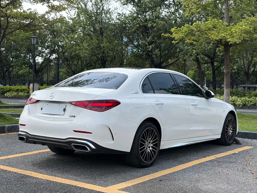 Mercedes-Benz C-Class — миниатюра 6