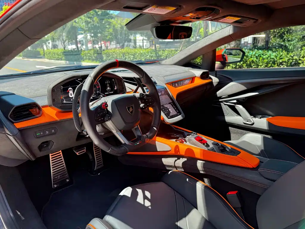 Lamborghini Revuelto — миниатюра 4