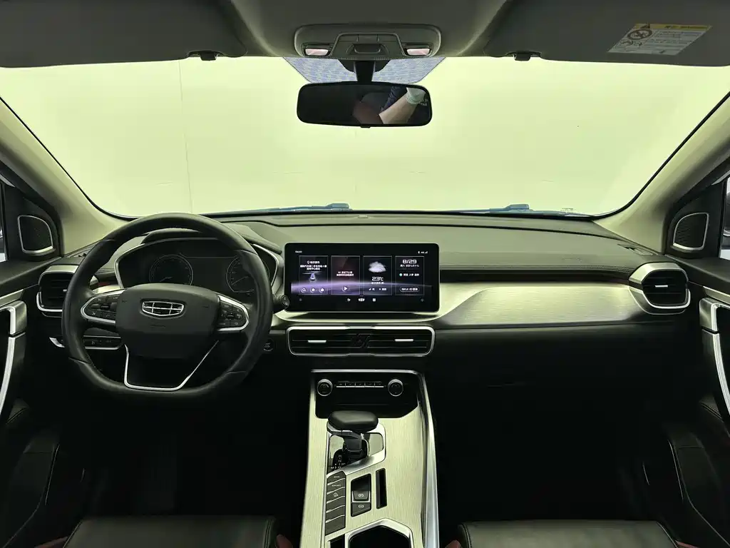 Geely Binyue — миниатюра 7