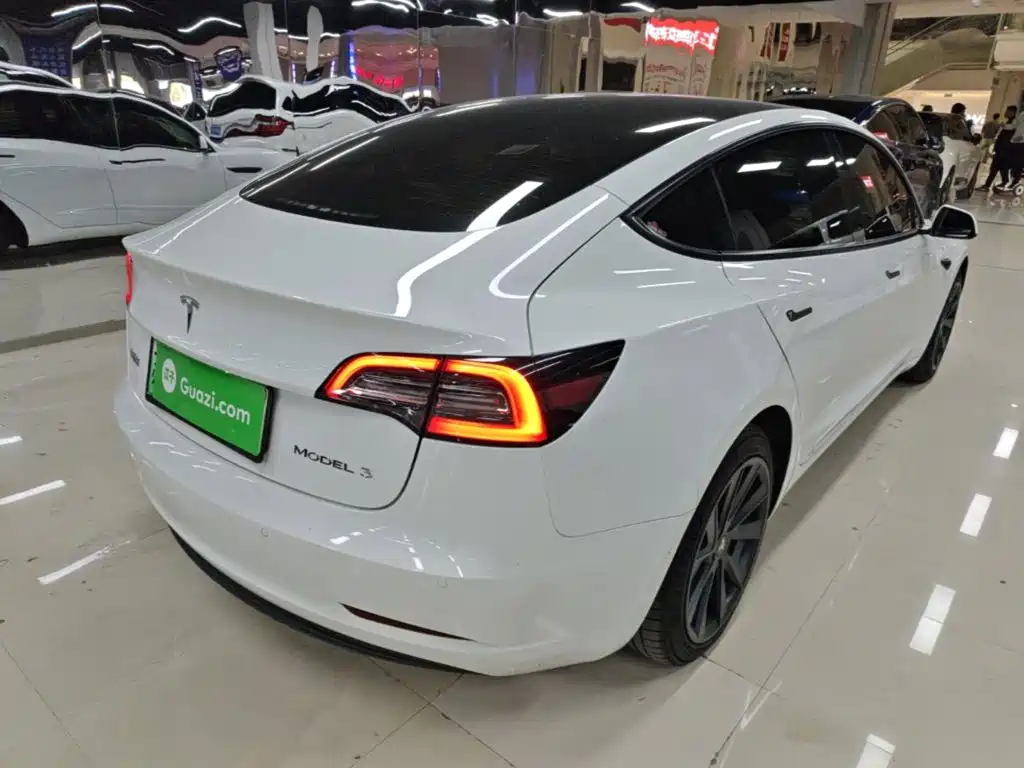 Tesla Model 3 — миниатюра 7