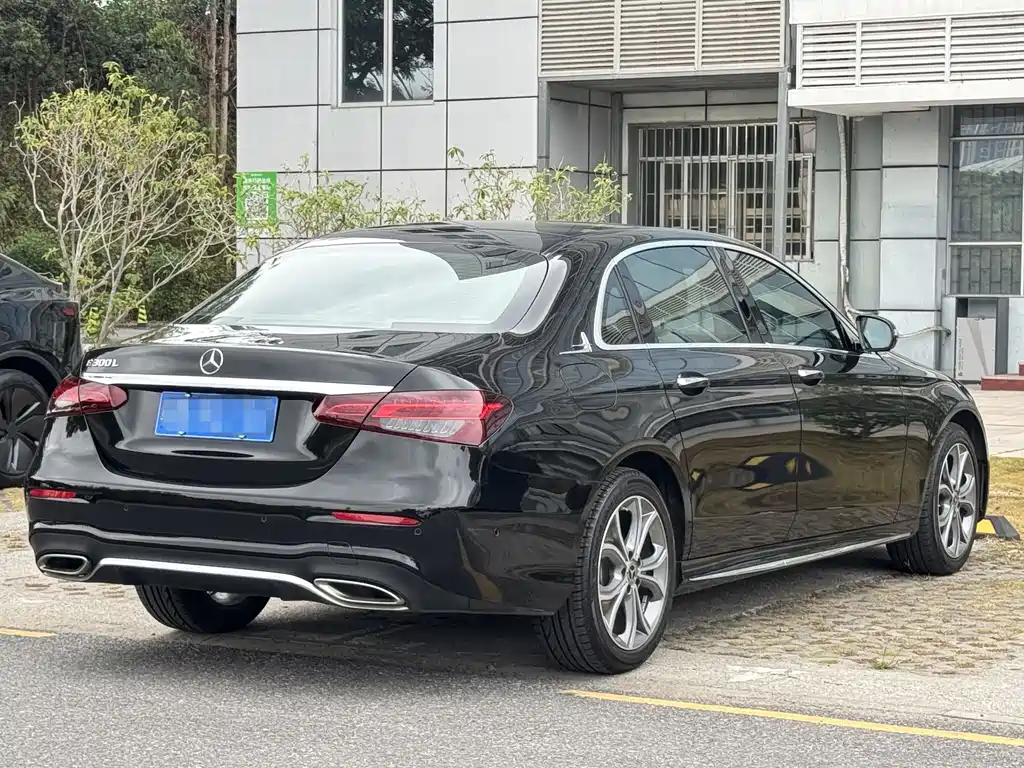 MERCEDES-BENZ E CLASS