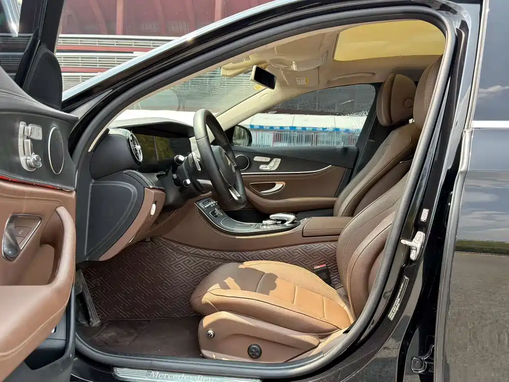 Mercedes-Benz E-Class — миниатюра 4