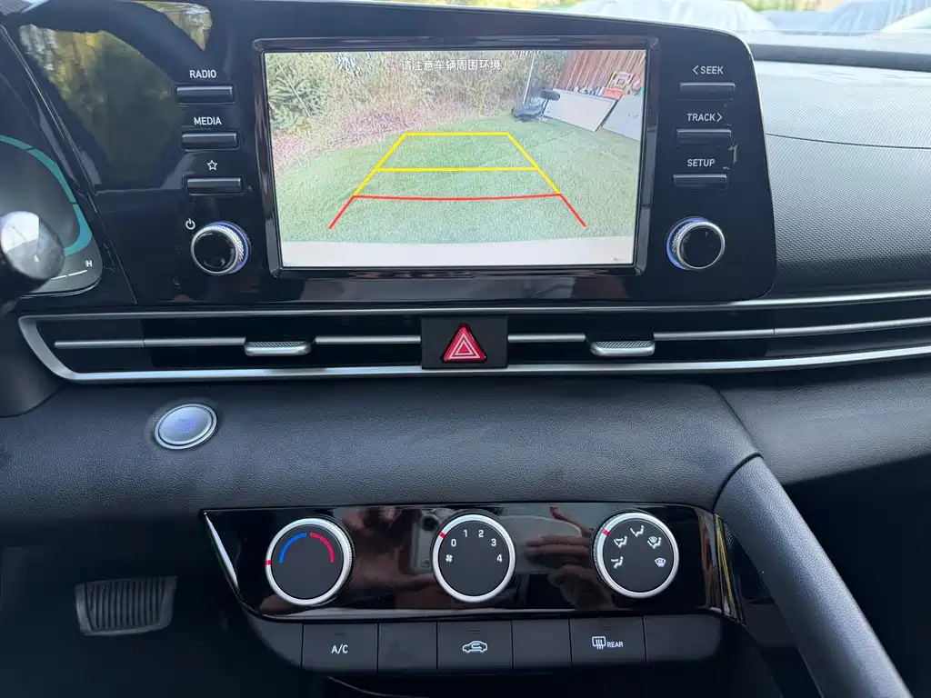 Hyundai Elantra — миниатюра 12