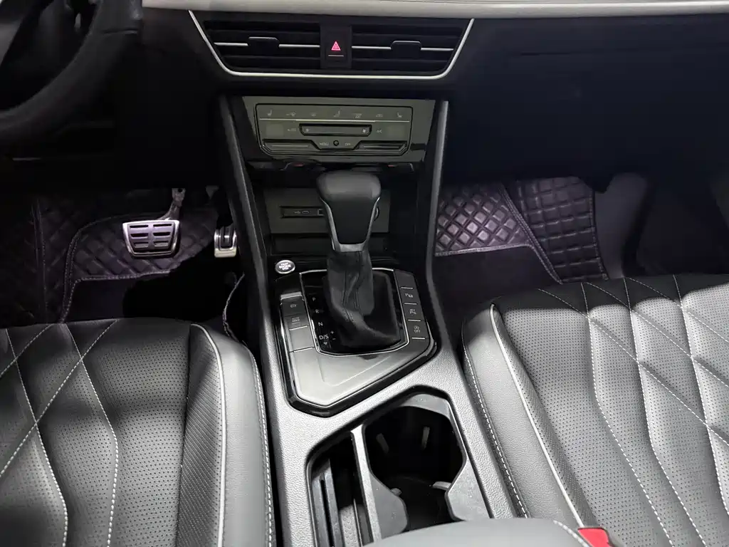 Volkswagen Tiguan L - фото 16