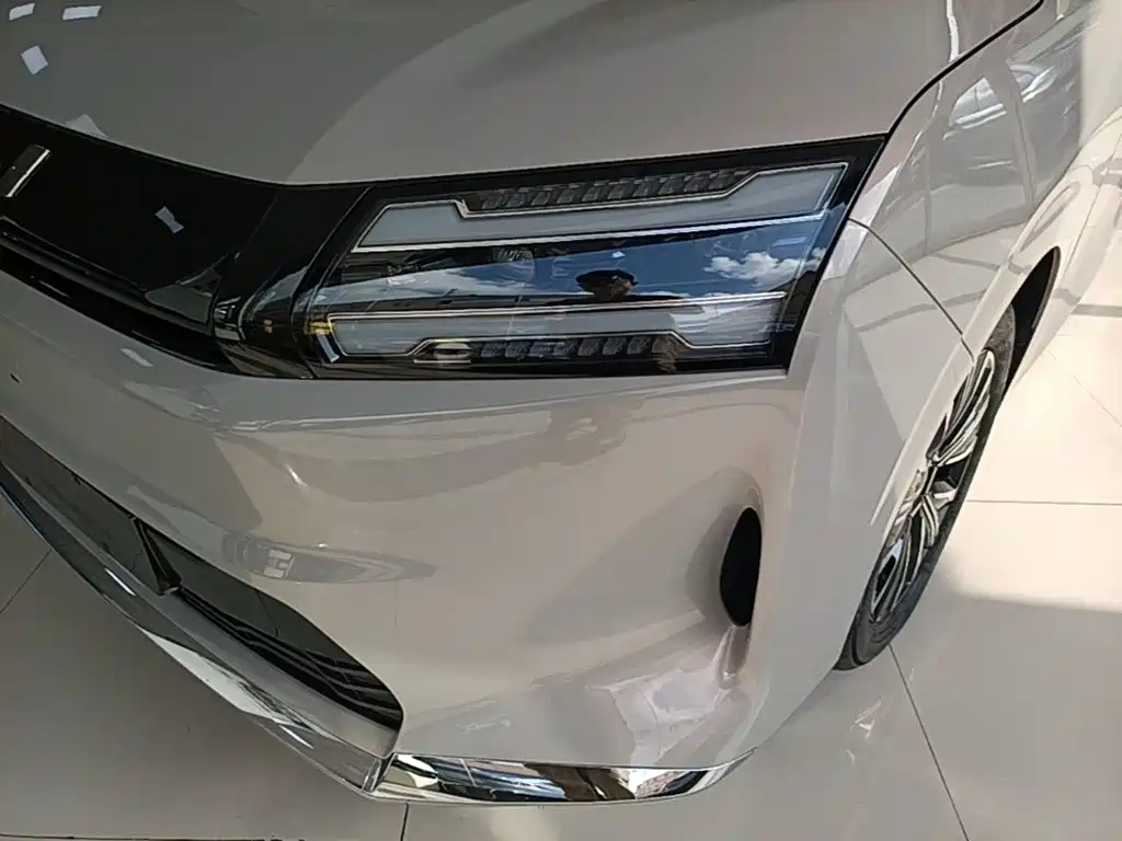 Wuling Звездный свет 730 Новая энергия — миниатюра 24