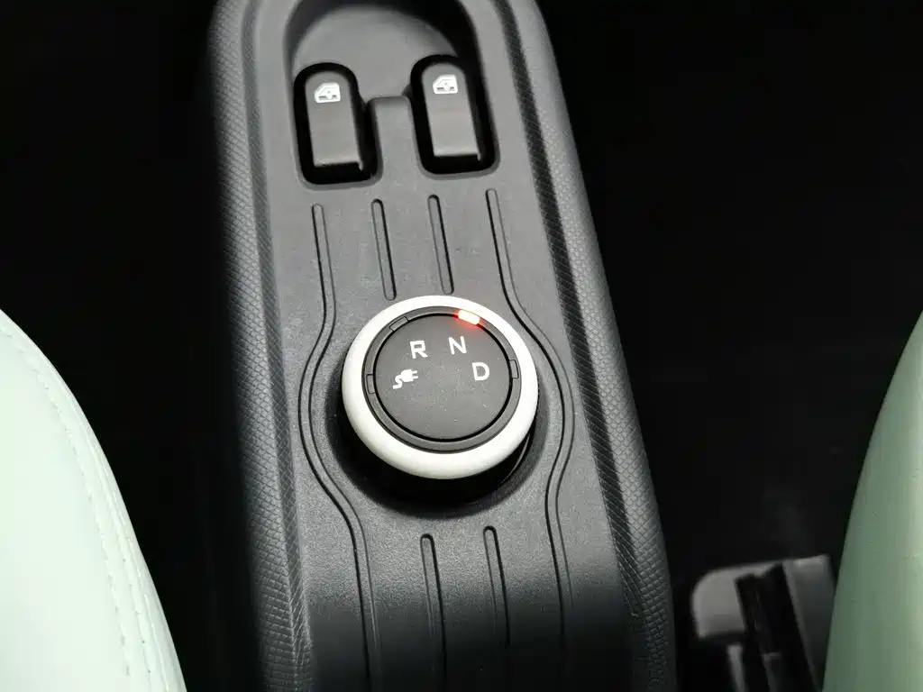Wuling MINIEV — миниатюра 13