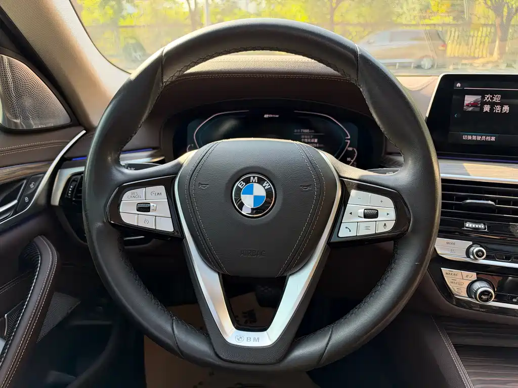 BMW 5 Series New Energy — миниатюра 16