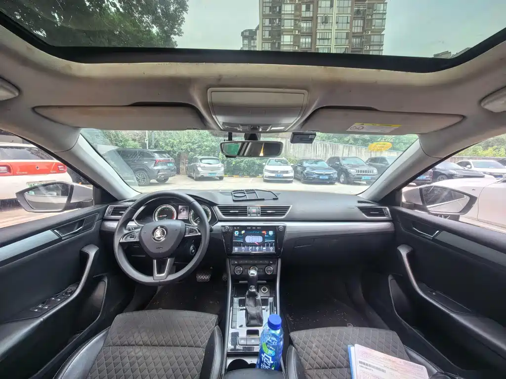 Skoda Superb — миниатюра 9