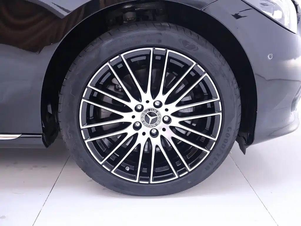 Mercedes-Benz C-Class — миниатюра 6