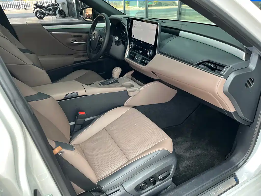 Lexus ES — миниатюра 8