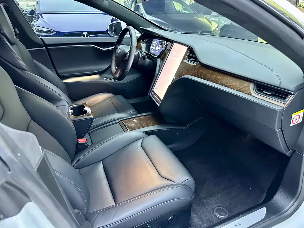 TESLA MODEL S